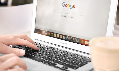 नवी मुंबई : सुप्रसिद्ध कंपनीच्या 'सिनीयर व्हाईस प्रेसिडेंट'ला १९ लाखांचा गंडा; बँकेचा हेल्पलाइन नंबर Google करणे पडले महागात