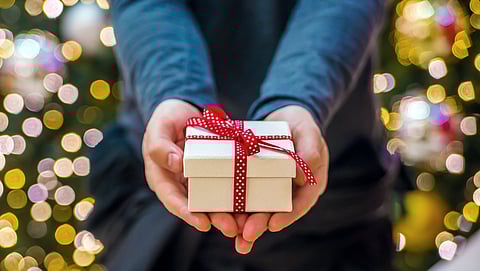 Father's Day 2024: 'फादर्स डे'ला वडिलांना काय गिफ्ट द्यायचं समजत नाहीये? 'हे' पर्याय बघा!