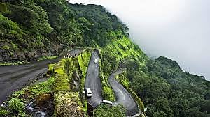 माळशेज घाटात रिक्षावर दरड कोसळून २ ठार, तीन जण जखमी