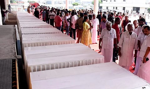 कुवैतमधून ४५ भारतीयांचे पार्थिव भारतात आणले; विमानतळावर मृतांच्या नातेवाईकांचा आक्रोश