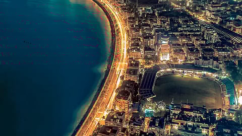 ‘क्वीन नेकलेस’ पुन्हा सज्ज! कोस्टल रोडचे काम होताच आकर्षक विद्युत रोषणाईसह सुंदर पदपथ वापरासाठी झाला खुला