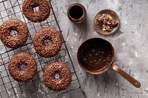 National Donut Day 2024: या खास दिवसानिमित्त घरी बनवा चॉकलेट डोनट्स; जाणून घ्या सोपी रेसिपी!