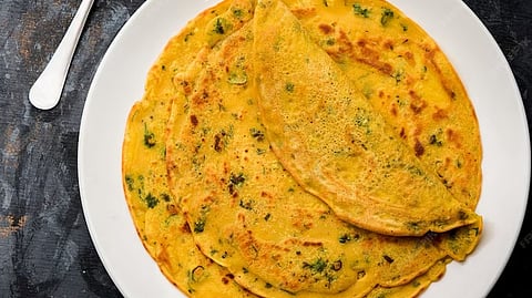 Poha Chilla Recipe: थंडगार पावसाळी वातावरणात बनवा गरमागरम पोहे चिला, नोट करा रेसिपी