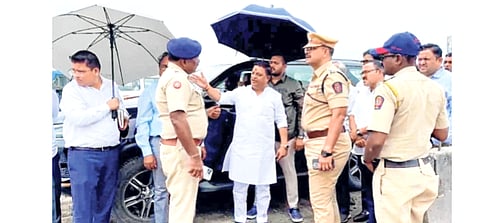 भिवंडीतील वाहतूककोंडी सोडविण्यासाठी खासदार रस्त्यावर, बेजबाबदार ठेकेदारांसह अधिकाऱ्यांवर होणार कारवाई