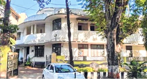 ‘केईएम’च्या डीनचा बंगला पाडण्याचा पालिकेचा डाव; शिवसेनेकडून आंदोलनाचा इशारा