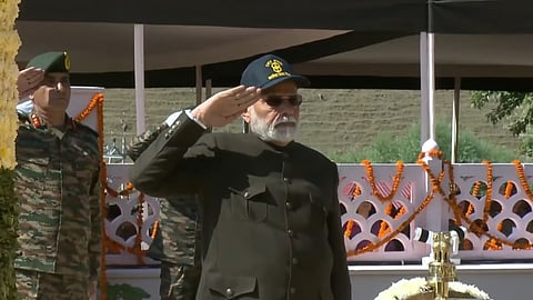 पाकने इतिहासातून अद्यापही धडा घेतला नाही - मोदी; कारगिल विजय दिवसाला २५ वर्षे पूर्ण