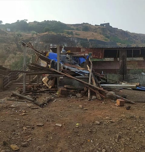 सप्टेंबरपूर्वी बांधकामे पाडाल तर याद राखा! विशाळगड कारवाईप्रकरणी हायकोर्टाची राज्य सरकारला तंबी; पाडकाम कारवाई रोखली