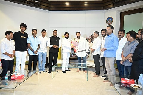 खेळाडूंच्या सत्कार सोहळ्यात राजकीय फटकेबाजी! 'वंदे मातरम्', 'भारत माता की जय'च्या घोषणांनी दणाणले मध्यवर्ती सभागृह