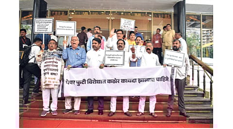पेपरफुटीला लगाम बसणार; या अधिवेशनात कठोर कायदा आणणार -फडणवीस