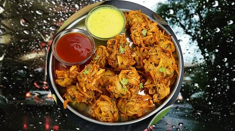 Crispy Fried Aloo Lachcha Pakoda