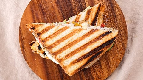 Bread Dahi Sandwich: नाश्त्यासाठी बनवा ब्रेड आणि दह्याचे सँडविच, झटपट तयार होईल रेसिपी