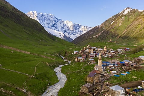 Travel Tips: येतोय लाँग वीकेंड 'या' शेजारील देशात बजेटमध्ये फिरायला जायचा करू शकता प्लॅन!