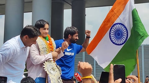 लढा सुरूच राहील! ठिकठिकाणी सत्कार; दिल्ली ते हरयाणा रोड शो, विनेश फोगटचे ‘चॅम्पियन्स’सारखे स्वागत