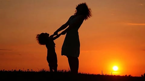 ‘एकल पालक’ मूल दत्तक घेऊ शकतात; महिला व बालविकास खात्याच्या नवीन नियमामुळे दिलासा