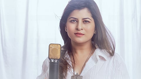 गायिका सावनी रविंद्र घेऊन येतेय संगीतविश्वातील पहिलाच मराठी म्युझिक पोडकास्ट शो!