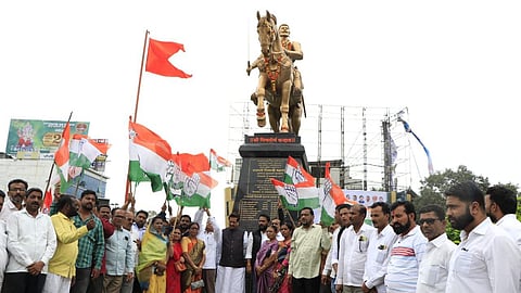 Chhatrapati Shivaji Maharaj statue: शिवप्रेमींच्या भावना दुखावल्या; विरोधक आक्रमक