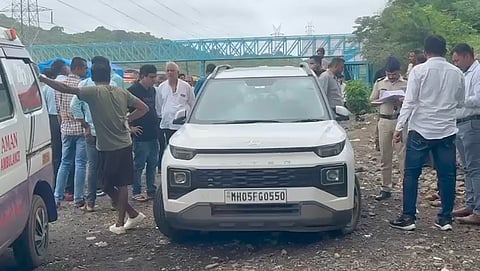 उल्हासनगरच्या व्यापाऱ्याची विरारमध्ये गूढ हत्या, कारमध्ये बांधलेल्या अवस्थेत सापडला मृतदेह