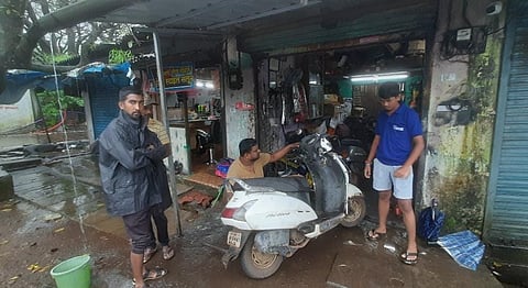 पावसामुळे गॅरेज व्यवसाय तेजीत; गॅरेज चालकांना सुगीचे दिवस