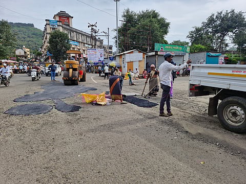 गणेशोत्सवापूर्वी नमुंमपा क्षेत्रात रस्ते सुधारणा कामांना वेग; ९५ टक्के रस्ते खड्डेमुक्त