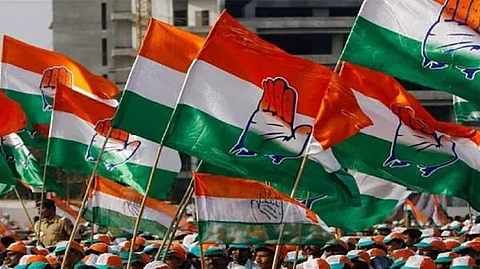 काँग्रेसने जागे व्हावे