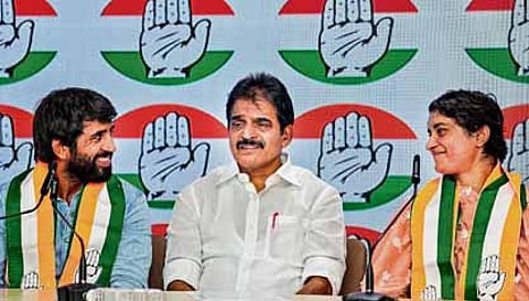 पुनिया, विनेश फोगट यांचा काँग्रेसमध्ये प्रवेश