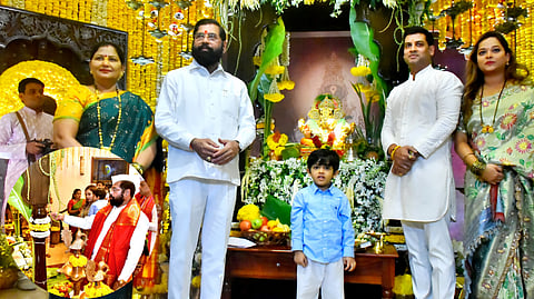 गणेश चतुर्थीला मुख्यमंत्री शिंदे यांनी केली पूजा, महाराष्ट्रवासीयांना दिल्या समृद्धीसाठी शुभेच्छा