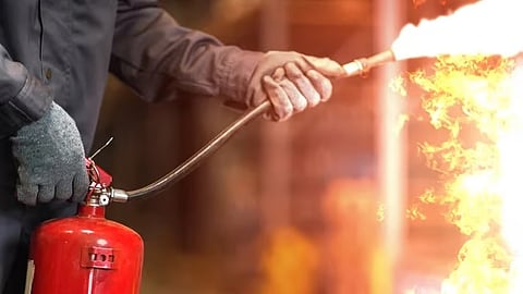 वांद्रे येथील २० मजली इमारतीत अग्निभडका; ५० वर्षीय व्यक्तीचा होरपळून मृत्यू , एकाची प्रकृती चिंताजनक