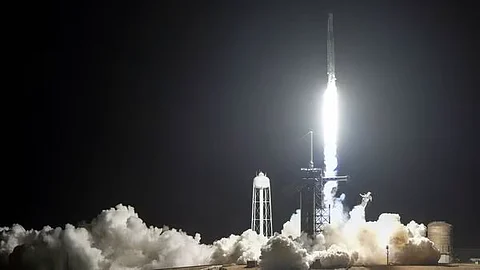 सर्वसामान्य माणूस अंतराळात करणार ‘स्पेसवॉक’, ‘SpaceX’च्या यानाचे यशस्वी प्रक्षेपण