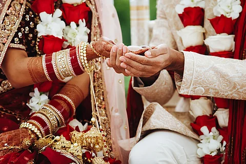 अक्षय्य तृतीयेच्या मुहूर्तावर ३२ जोडप्यांची लग्नगाठ; अक्षय्य तृतीयेच्या मुहूर्तावर सोने खरेदीला गर्दी