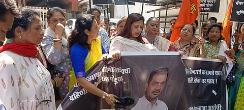 काँग्रेस नेते सुनील केदार यांच्या वक्तव्याच्या निषेधार्थ शिवसेना आक्रमक, बाळासाहेब भवनाबाहेर जोडे मारो आंदोलन