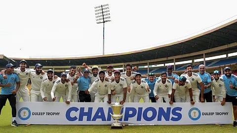 भारत-अ संघाची जेतेपदाला गवसणी,भारत-क संघावर १३२ धावांनी वर्चस्व; मुंबईकर तनुष चमकला