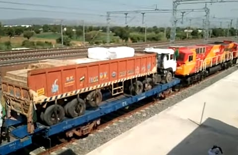‘ट्रक-ऑन-ट्रेन’ला शानदार प्रतिसाद! सेवेत प्रचंड वाढीची क्षमता; ‘डीएफसीसीआयएल’चा दावा