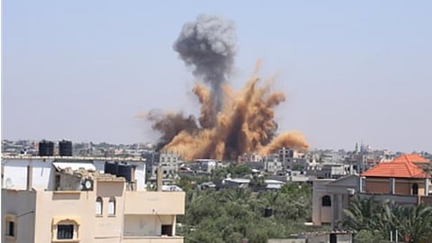 इस्रायलने केलेल्या हवाई हल्ल्याचे संग्रहित छायाचित्र