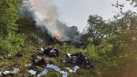 पुणे : तटकरेंना घेण्यास आलेले हेलिकॉप्टर बावधन गावात कोसळले; २ पायलट, एका इंजिनिअरचा मृत्यू