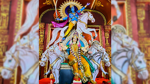 जागर आदिशक्तिचा! वाईट शक्तीचा नायनाट करणाऱ्या कलकी अवताराचा देखावा; नवतरुण सार्वजनिक नवरात्रौत्सव मंडळाची जनजागृती
