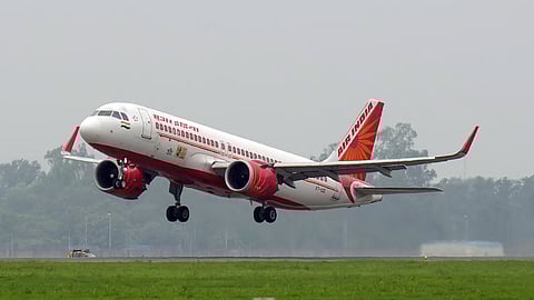 विमानांना धमक्या रोखण्यासाठी कोणती पावले उचलली? आयटी मंत्रालयाची X आणि Meta ला विचारणा