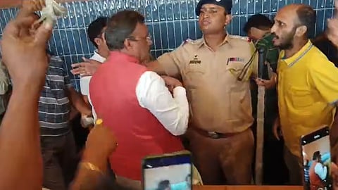 तावडे पैसेवाटपाच्या चक्रव्यूहात; विरारमध्ये पैसे वाटत असल्याचा ‘बविआ’चा आरोप भाजपने फेटाळला
