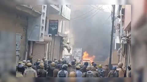 यूपीतील हिंसाचारात तिघांचा मृत्यू; २० पोलिसांसह अनेक जण जखमी
