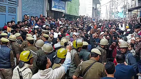 संभलमध्ये दगडफेक करणाऱ्यांचे पोस्टर्स लावणार; नुकसानभरपाईही वसूल करणार