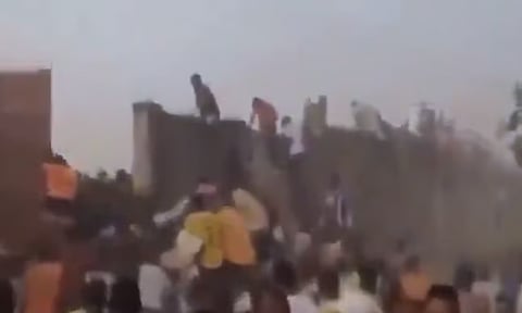 गिनीमध्ये फुटबॉल सामन्यादरम्यान चेंगराचेंगरी; ५६ जणांचा मृत्यू, अनेक जखमी