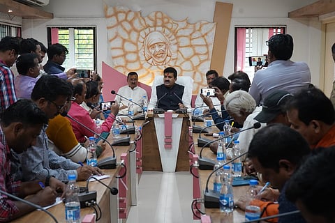 पाणलोट जनजागृतीसाठी ३० जिल्ह्यांत रथयात्रा; संजय राठोड यांची संस्थांच्या प्रतिनिधींसोबत बैठक