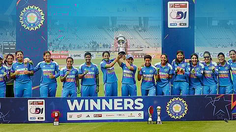 भारतीय महिला संघाचा वेस्ट इंडिजला व्हाइटवॉश; ; दीप्तीचे सहा बळींसह फलंदाजीतही योगदान; तिसऱ्या लढतीत ५ गडी राखून धुव्वा