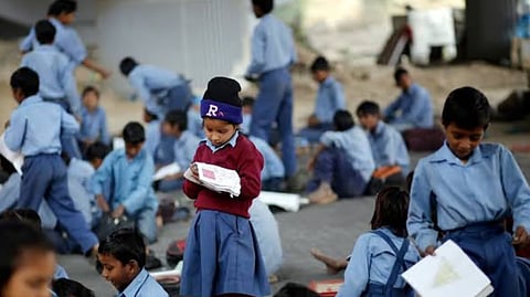 बहुस्तरसत्ताक समाजातील शिक्षण प्रश्न