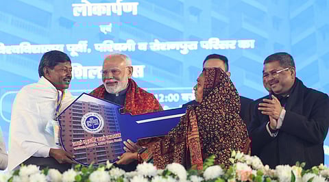 गृहनिर्माण आणि शैक्षणिक क्षेत्रासह अन्य पायाभूत प्रकल्पांच्या पायाभरणी समारंभानंतर मोदी यांनी जनतेला संबोधित केले.