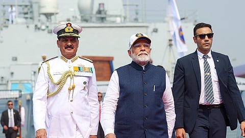 छत्रपती शिवाजी महाराजांनी नौदलाला सामर्थ्य दिले! पंतप्रधान नरेंद्र मोदींच्या हस्ते दोन युद्धनौका, एका पाणबुडीचे राष्ट्रार्पण