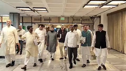 वक्फ जेपीसी बैठकीतून १० खासदार निलंबित; अरविंद सावंत, ओवैसींचा समावेश