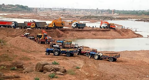 परराज्यातून आणलेल्या वाळूची नोंदणी बंधनकारक; राज्य सरकारचा निर्णय