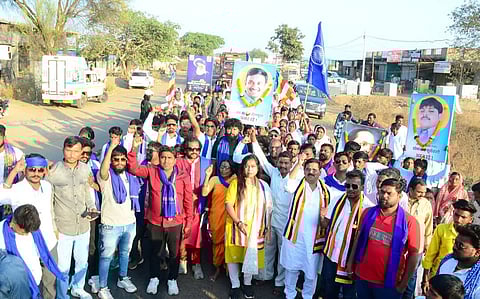 भावनिक राजकारणाचा चक्रव्यूह