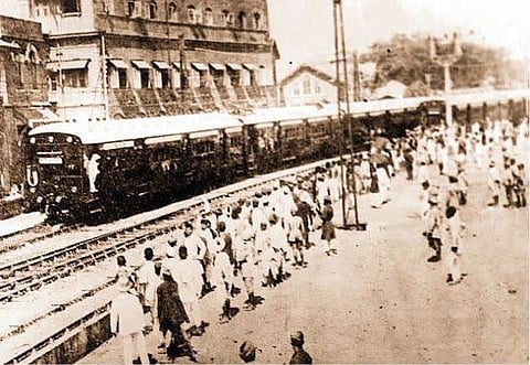३ फेब्रुवारी १९२५ रोजी विजेवरील लोकल पाहण्यासाठी जमलेली गर्दी.