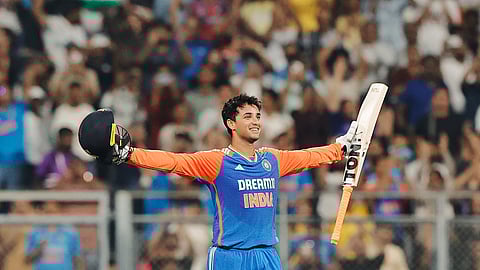 वानखेडेवर शर्माचा धावांचा अभिषेक! भारताचा इंग्लंडवर १५० धावांनी विजय